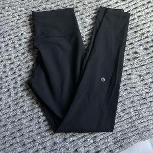 Lululemon wunder under trains